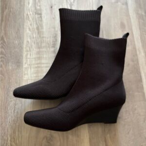 Vivaia Black Wedge Ribbed Ankle Boots 39